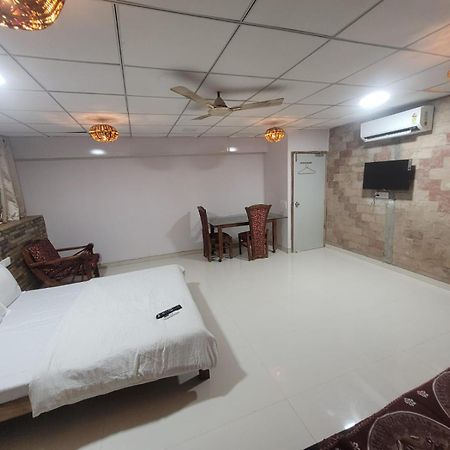 Agrawal Bhavan Budget Stay Only For Indians 뭄바이 외부 사진